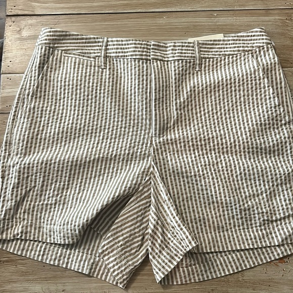 NWT Chino shorts size‎ 10 5” inseam - Picture 1 of 2